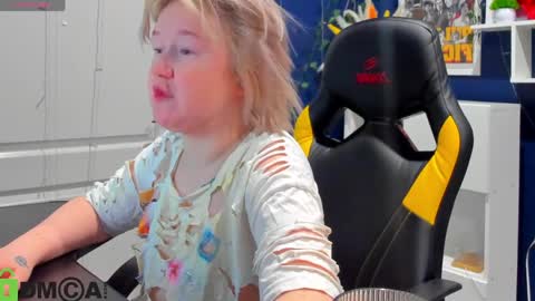 Snapshot of mia_ferd chatting on May 10, 2026, 3:01 am Mia online show from May 10, 2026, 3:01 am