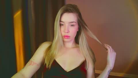 Mia online show from January 8, 2025, 5:59 am