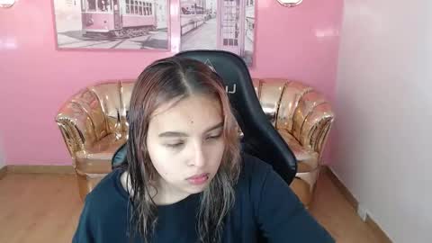 Mia online show from October 12, 2025, 12:37 pm