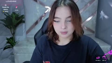 Mia online show from March 8, 2026, 1:04 pm