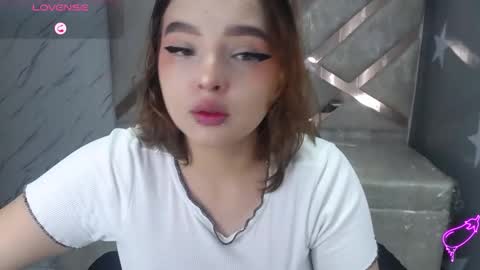 Mia online show from March 23, 2026, 1:04 pm