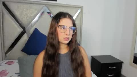 mia fox online show from November 2, 2025, 1:35 pm