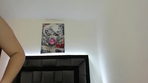 mia fox online show from February 3, 2026, 12:32 pm