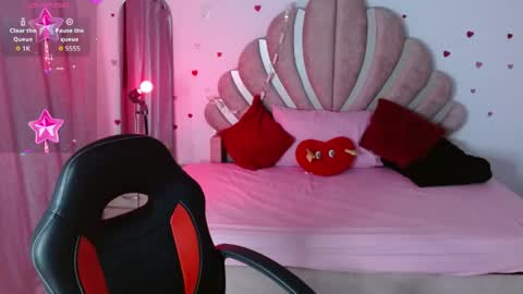 mia online show from May 12, 2026, 1:36 am
