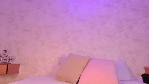 mia_hill1_ online show from May 24, 2026, 8:03 pm