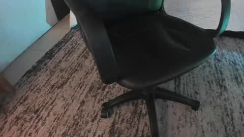 Val  online show from December 11, 2024, 7:57 pm