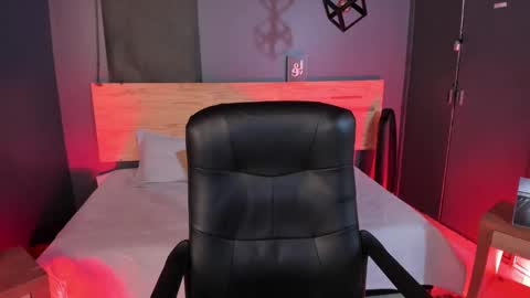 Val  online show from February 13, 2025, 8:13 pm