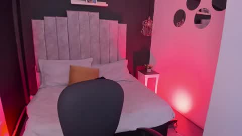 Val  online show from March 25, 2026, 7:53 pm