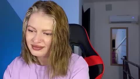 Snapshot of mia_kamp chatting on September 14, 2025, 3:11 pm Mia online show from September 14, 2025, 3:11 pm