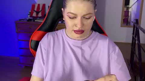 Snapshot of mia_kamp chatting on October 13, 2025, 8:53 pm Mia online show from October 13, 2025, 8:53 pm