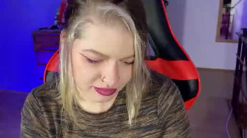 Snapshot of mia_kamp chatting on October 14, 2025, 7:03 pm Mia online show from October 14, 2025, 7:03 pm