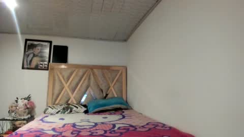 mia kaneee online show from November 23, 2025, 11:59 pm