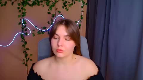 mia_lemm online show from April 15, 2026, 6:53 am