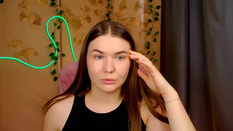 mia_lemm online show from May 20, 2026, 7:14 am