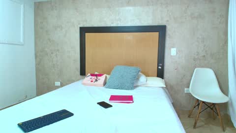 MIALOPEZ      .     Y      .      online show from December 28, 2024, 5:14 pm