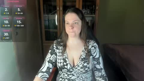 mia_lores online show from April 17, 2026, 9:12 am