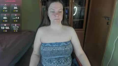 Snapshot of mia_lores chatting on May 6, 2026, 9:36 am mia_lores online show from May 6, 2026, 9:36 am
