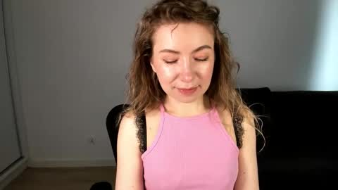 Mia online show from April 14, 2026, 1:50 pm