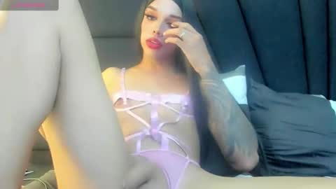 Snapshot of mia_malkova0 chatting on February 11, 2025, 1:10 am Mia3 online show from February 11, 2025, 1:10 am