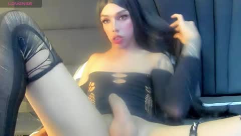 Snapshot of mia_malkova0 chatting on February 18, 2025, 1:21 am Mia3 online show from February 18, 2025, 1:21 am