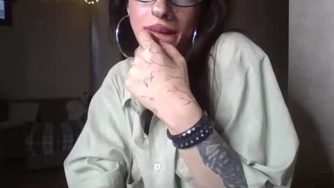 Snapshot of mia_meeeow chatting on June 8, 2026, 11:43 am Mia online show from June 8, 2026, 11:43 am