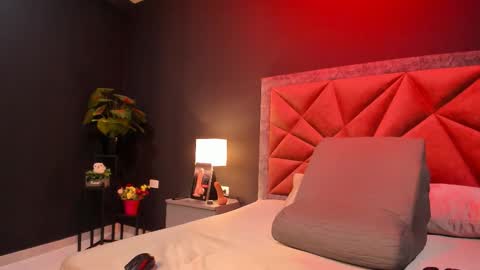 MIA  online show from December 2, 2025, 7:20 pm