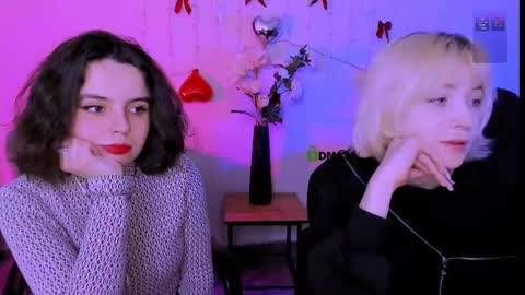 mia_mooon_ online show from April 15, 2026, 8:32 am