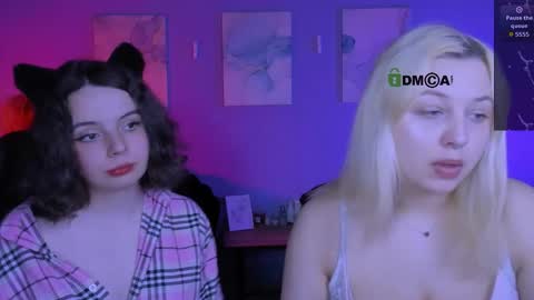 mia_mooon_ online show from April 17, 2026, 9:01 am