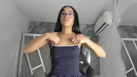 mia_petiteht online show from March 20, 2026, 10:36 pm
