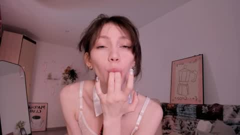 Mia Pimmy online show from April 19, 2026, 4:12 am