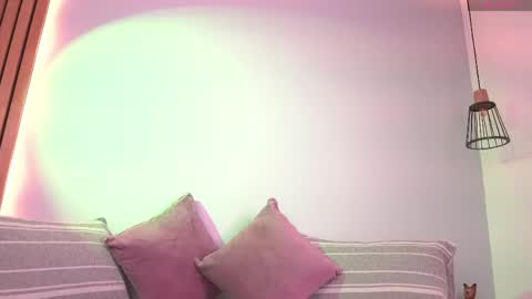 Mia Reeves online show from March 18, 2026, 7:06 pm