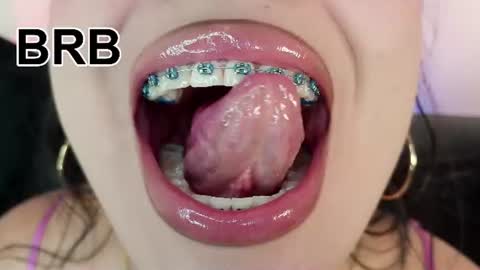 Mia online show from July 9, 2026, 11:09 pm
