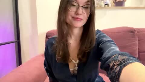 Mia online show from September 30, 2025, 4:50 am