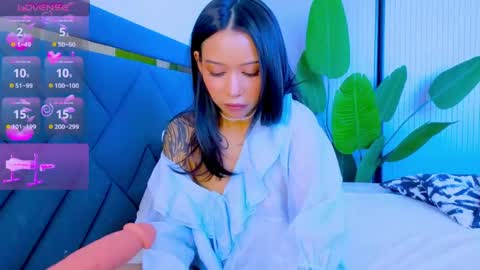 Mia online show from April 20, 2026, 8:28 am