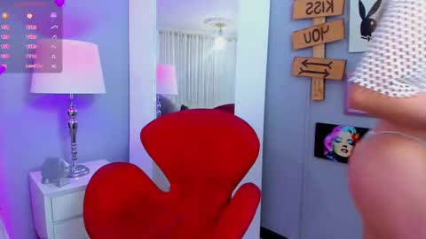 Snapshot of mia_skys chatting on September 18, 2025, 12:07 pm Mia online show from September 18, 2025, 12:07 pm