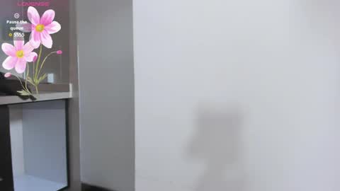 M I A online show from April 17, 2026, 12:19 pm