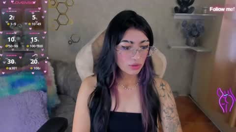 Mia online show from June 8, 2026, 1:33 pm
