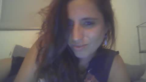 Mia online show from April 3, 2026, 1:14 am