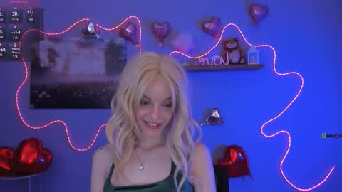 mia_starrr_ online show from February 18, 2026, 8:38 pm
