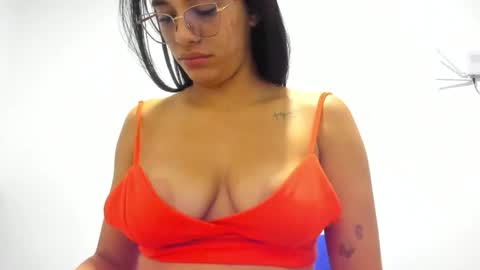 Mia  and  Devin  online show from September 17, 2025, 11:28 pm