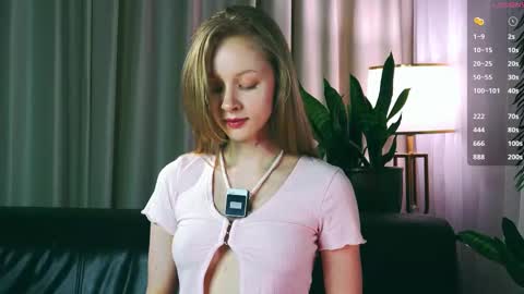 Mia online show from October 23, 2025, 4:06 pm