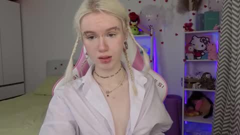 Mia online show from February 21, 2026, 3:18 am