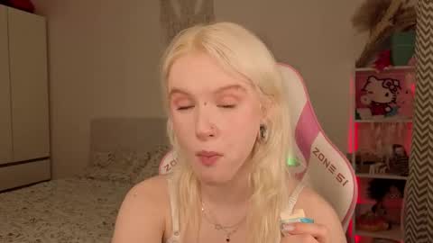 Mia online show from March 17, 2026, 3:11 am