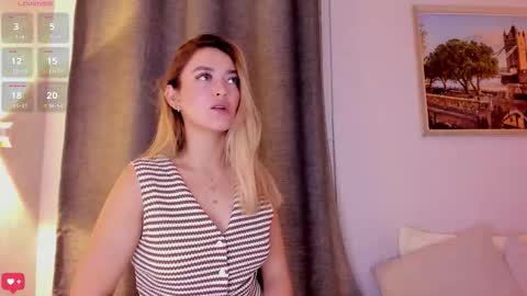 Mia White  online show from October 30, 2025, 1:01 pm