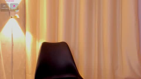 Mia White  online show from March 19, 2026, 1:15 pm