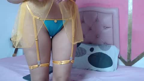 Mia online show from October 31, 2025, 11:55 am