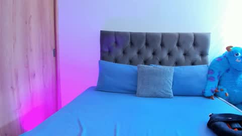    online show from November 4, 2025, 2:49 pm