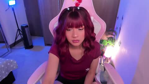 mia  nicolle online show from November 28, 2025, 10:01 pm