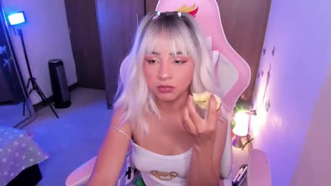 mia  nicolle online show from January 10, 2026, 12:01 am