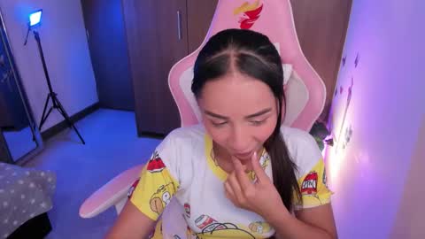 mia  nicolle online show from January 19, 2026, 2:15 am